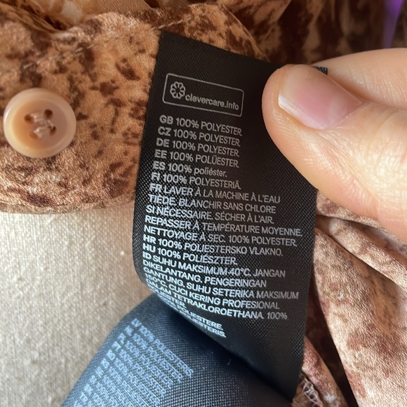 H&M snake skin pattern blouse - Picture 9 of 9